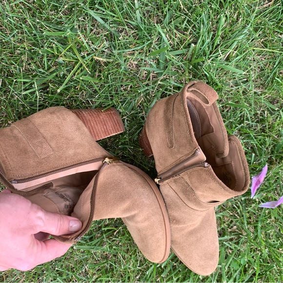 FRANCO SARTO DORINDA TAN SUEDE ANKLE BOOTIES SZ 8 REGULAR Side Zip Chunky Heel - Picture 4 of 10